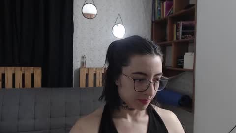 Snapshot of alicee_logan_ chatting on February 25, 2:14 am alicee_logan_ online show from February 25, 2:14 am