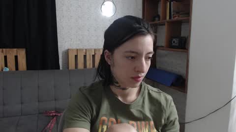 Snapshot of alicee_logan_ chatting on January 22, 5:48 am alicee_logan_ online show from January 22, 5:48 am