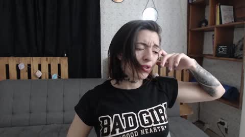 Snapshot of alicee_logan_ chatting on January 6, 2:48 am alicee_logan_ online show from January 6, 2:48 am