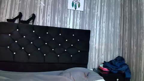 alicee_moonn online show from December 4, 9:03 pm