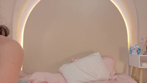 alice online show from April 4, 4:03 pm