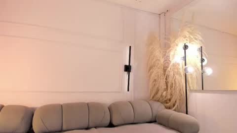 Alice  online show from April 17, 11:50 pm