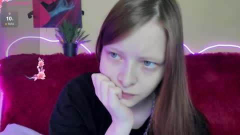 Alie online show from December 2, 6:22 am