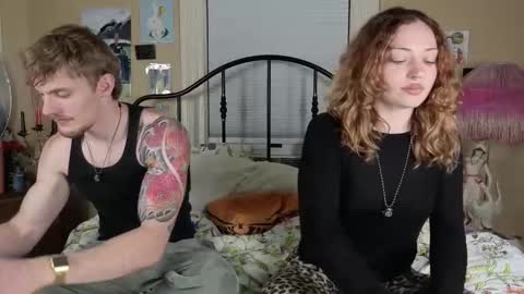 Snapshot of aliceinaceland chatting on September 12, 3:52 am AliceInAceland online show from September 12, 3:52 am