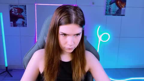 Snapshot of aliceinredsquare_ chatting on September 12, 5:53 am Alice online show from September 12, 5:53 am