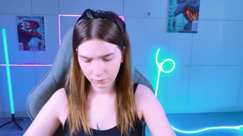 Snapshot of aliceinredsquare_ chatting on September 11, 5:52 am Alice online show from September 11, 5:52 am