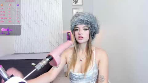 alicemillerr_ online show from March 4, 7:11 pm