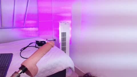 alicemillerr_ online show from January 20, 7:04 pm