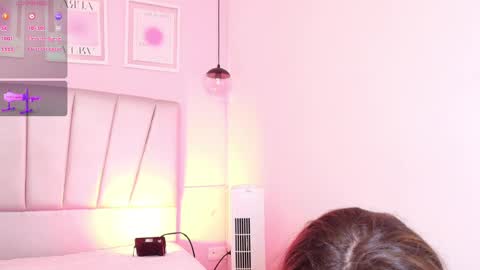 alicemillerr_ online show from February 13, 7:10 pm