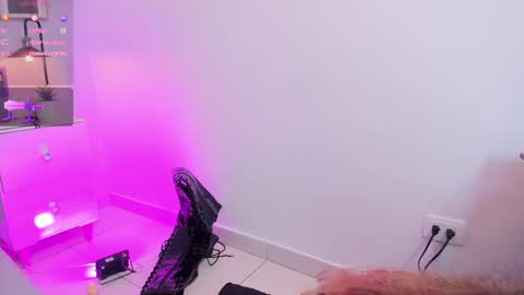 alicemillerr_ online show from February 24, 10:25 pm