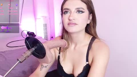 alicemillerr_ online show from February 18, 10:25 pm