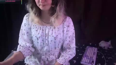 Snapshot of alicepinkhead chatting on September 15, 11:33 am AlicePinkhead online show from September 15, 11:33 am