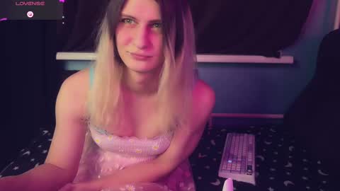 Snapshot of alicepinkhead chatting on February 27, 3:15 pm AlicePinkhead online show from February 27, 3:15 pm