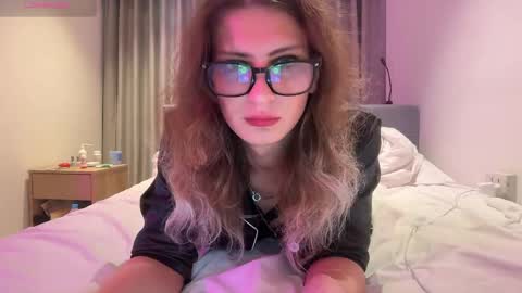 AlicePinkhead online show from April 16, 8:14 am