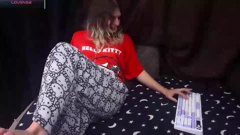 Snapshot of alicepinkhead chatting on September 23, 2:00 pm AlicePinkhead online show from September 23, 2:00 pm