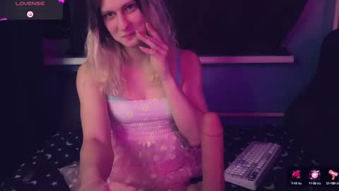 Snapshot of alicepinkhead chatting on February 22, 3:36 pm AlicePinkhead online show from February 22, 3:36 pm