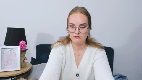 alicesensitive online show from September 16, 3:37 pm