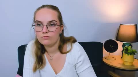 alicesensitive online show from November 18, 4:10 pm