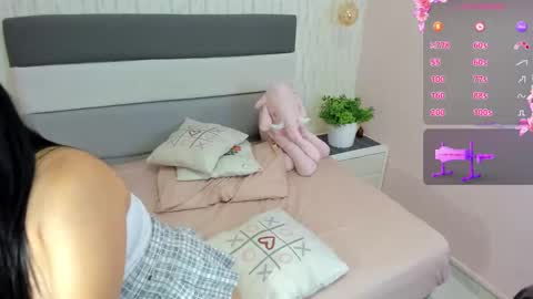 Snapshot of alicestark2 chatting on March 4, 8:27 pm online show from March 4, 8:27 pm