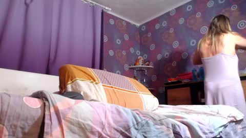 Snapshot of alicewetsquirt chatting on February 12, 4:23 am alicewetsquirt online show from February 12, 4:23 am