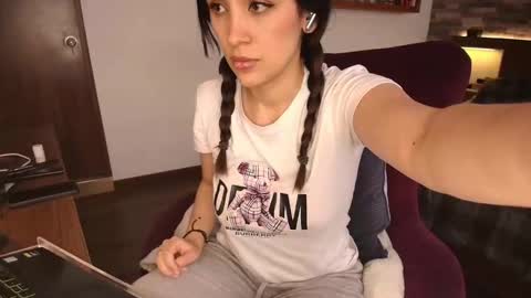 Alice online show from December 20, 6:59 pm