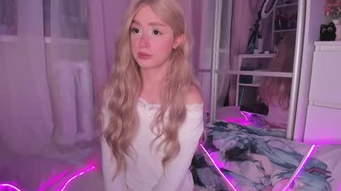 from wonderland online show from November 7, 3:58 pm