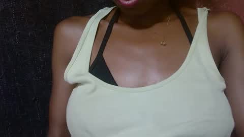 Snapshot of alicia253177 chatting on February 19, 12:11 pm alicia253177 online show from February 19, 12:11 pm