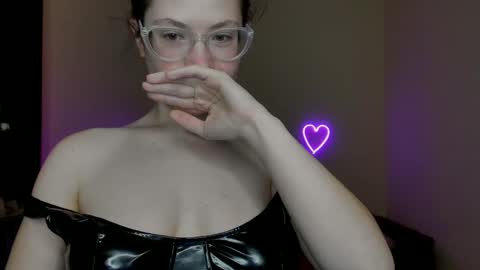 Snapshot of alicia_folow chatting on March 2, 9:31 am Alicia online show from March 2, 9:31 am