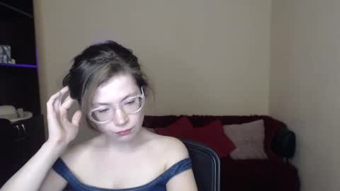 Snapshot of alicia_folow chatting on February 8, 3:53 pm Alicia online show from February 8, 3:53 pm