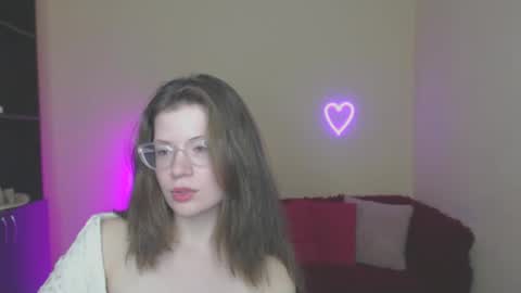 Snapshot of alicia_folow chatting on February 22, 9:34 am Alicia online show from February 22, 9:34 am