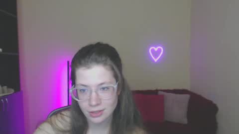 Snapshot of alicia_folow chatting on February 22, 1:13 pm Alicia online show from February 22, 1:13 pm