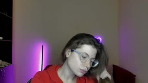 Snapshot of alicia_folow chatting on March 7, 6:24 am Alicia online show from March 7, 6:24 am