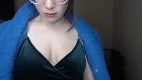 Snapshot of alicia_folow chatting on February 8, 9:35 am Alicia online show from February 8, 9:35 am