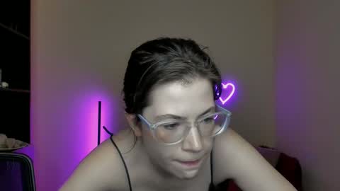 Snapshot of alicia_folow chatting on March 5, 9:59 pm Alicia online show from March 5, 9:59 pm