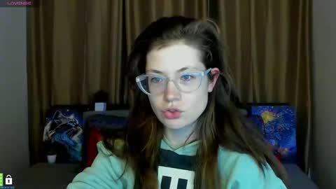 Snapshot of alicia_folow chatting on February 11, 6:33 pm Alicia online show from February 11, 6:33 pm