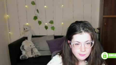 Snapshot of alicia_folow chatting on February 13, 1:40 am Alicia online show from February 13, 1:40 am