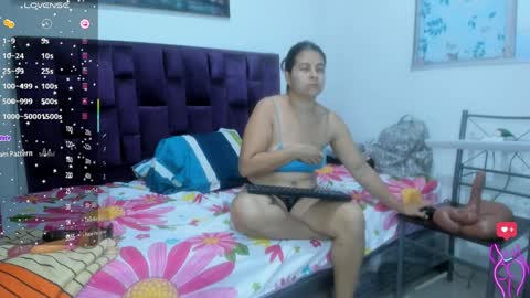 alicia_whittee online show from April 10, 10:42 am