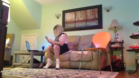 Alicia deHart  Help me reach 1000 Followers. Its FREE online show from February 2, 10:17 pm