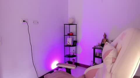 Alicia Grace online show from April 2, 5:20 pm