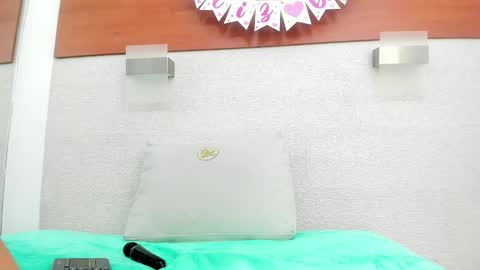 im tutti online show from February 17, 2:54 am