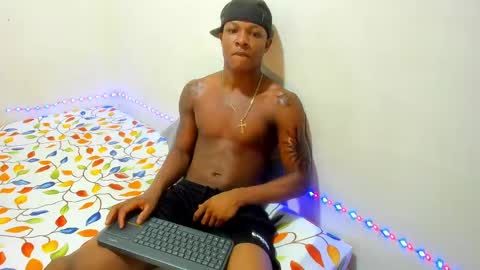 Snapshot of alid_17 chatting on December 4, 8:17 am Alid 17 online show from December 4, 8:17 am