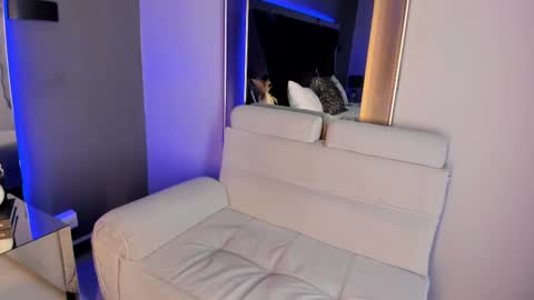 Snapshot of alidiaz__ chatting on February 14, 1:45 am Ali Diaz online show from February 14, 1:45 am