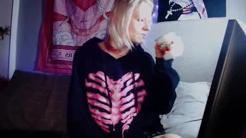 Alien Bella online show from February 9, 4:10 pm