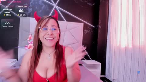 aliice_santos online show from February 14, 1:25 pm