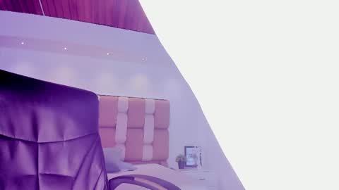 Snapshot of aliice_smithh chatting on March 6, 5:54 pm Alice online show from March 6, 5:54 pm