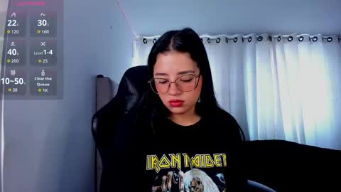 aliice_walker_ online show from December 22, 3:30 pm