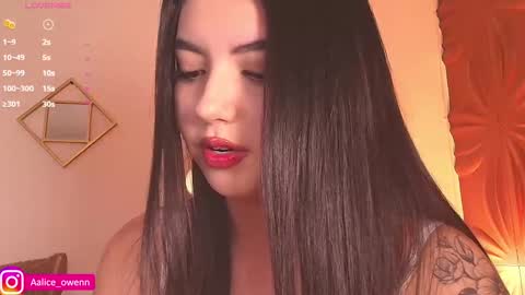 Snapshot of aliiceowen chatting on February 5, 9:29 pm Alicie online show from February 5, 9:29 pm