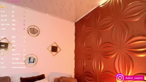 Snapshot of aliiceowen chatting on March 12, 10:28 pm Alicie online show from March 12, 10:28 pm