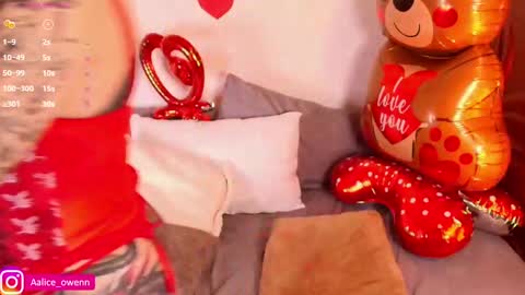 Snapshot of aliiceowen chatting on February 14, 12:41 am Alicie online show from February 14, 12:41 am