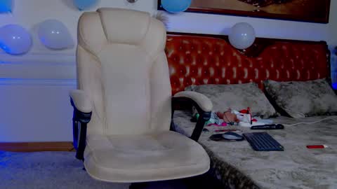Snapshot of alina_grosu chatting on September 18, 7:29 pm Alina online show from September 18, 7:29 pm